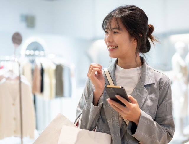 My Private Stylist features a comprehensive range of more than 660 garment elements and accessories across 40+ categories.